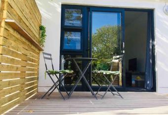 Nahoon Studio allows 18 year olds to book a room