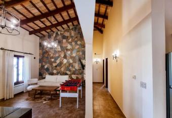 Rincon del Cerro has rooms with a private hot tub