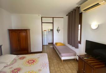 Appartement Vanille 3    proximit   de la plage has Balcony rooms