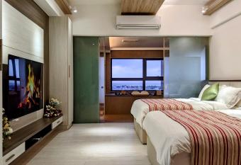           Wendoly s Hot Spring Suite has Balcony rooms