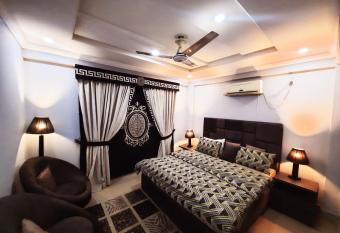 Charming one bedroom apartment in Bahria town has Balcony rooms