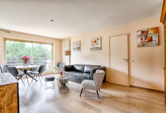 Les Embruns - R  sidence Lodge Wood - Deauville allows 18 year olds to book a room