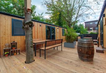 Racoon - Au  ergew  hnliches Tinyhauserlebnis beim Reptilienzoo Reptilium allows 18 year olds to book a room