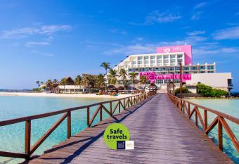 Mia Reef Isla Mujeres Cancun All Inclusive Resort allows 18 year olds to book a room
