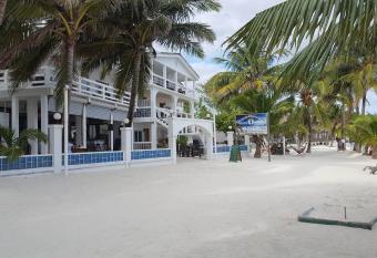 Corona del Mar has Balcony rooms