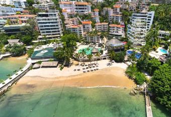 Park Royal Beach Acapulco - All Inclusive has Balcony rooms