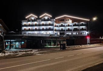 Hotel Pizbo   has Balcony rooms