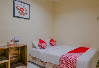 Hotel Malang near Alun Alun Malang RedPartner allows 18 year olds to book a room