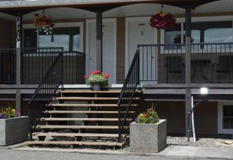 94 Motel & RV Park has Balcony rooms