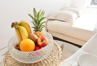 Napol  on Gare n4 Studio Lumineux ByLocly has Balcony rooms