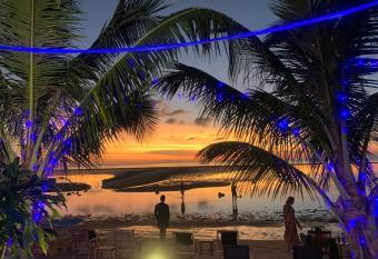 Free Concept Beach Resort has Smoking/Balcony rooms