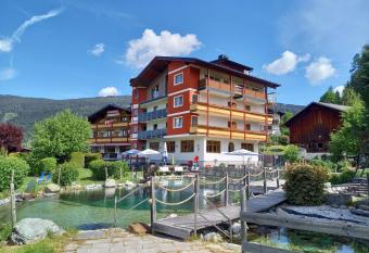 Ferienhotel Gew  rzm  hle has Balcony rooms