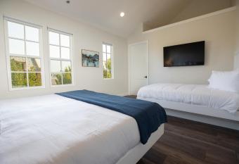 Hudson - Lux Townhome With Private Spa Near Zion NP has rooms with a private hot tub