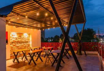 Hostal Talavera allows 18 year olds to book a room