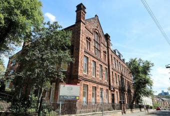 Executive 2 bedroom apartment Prime West End location for COP 26 allows 18 year olds to book a room