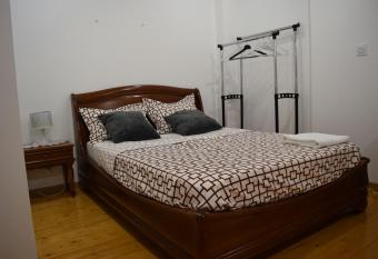 Appartement La JOIE dans quartier chic allows 18 year olds to book a room