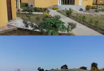 Lunganakho Country Lodge has Balcony rooms