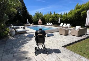 Luxurious royal estate in historic Sintra paradise has rooms with a private hot tub