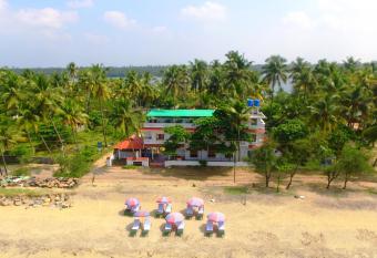 Cherai Beach Residency has Balcony rooms