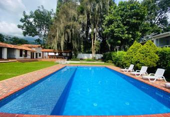 Hotel Casa Blanca Campestre allows 18 year olds to book a room