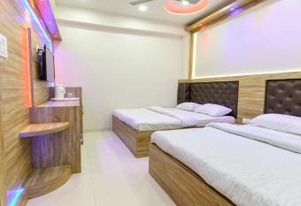 HN Palace homestay allows 18 year olds to book a room