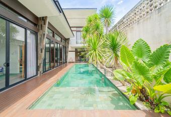 NH Residence has Balcony rooms