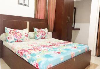 Homestay Babussalam allows 18 year olds to book a room