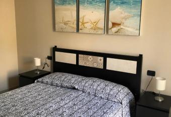 La Perla Guest house has Balcony rooms