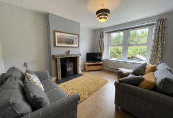 Glenderamackin Cottage has Balcony rooms