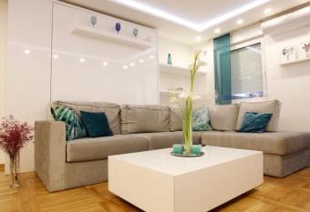 Babilon has Balcony rooms