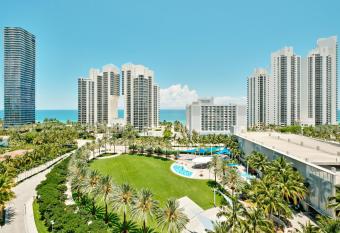 MIAMI OCEANVIEW OASIS Collins Ave Apartments Free Parking has Balcony rooms