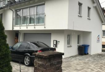 Jeannette has Balcony rooms