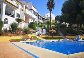 Lomas de Benalmar Apartment Av Las Palmeras has Balcony rooms