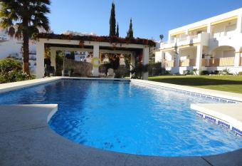 Apts Almoraide Suites - Adults Recommended allows 18 year olds to book a room