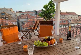 LOCUS Dubrovnik allows 18 year olds to book a room