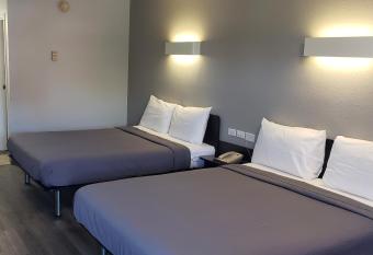 Days Inn by Wyndham Columbus/Worthington has Smoking rooms