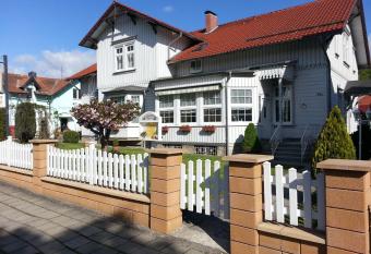 Hotel-Pension Deter has Balcony rooms