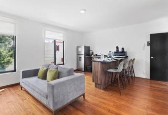 +MS +Suite C  moda +Inmejorable Ubicaci  n +150MB 119A allows 18 year olds to book a room