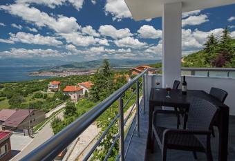 Velestovo View Apartments has Balcony rooms