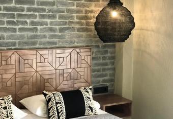 Oasis Apartments has Balcony rooms