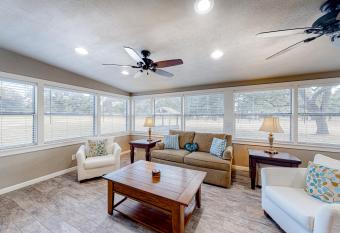 Woodlands Wonder has Balcony rooms