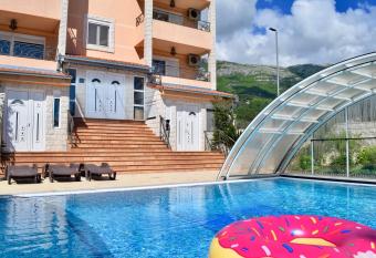 Villa Dolphin Apartments has Balcony rooms