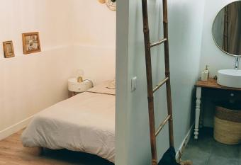 La Suite Angoul  me has Balcony rooms