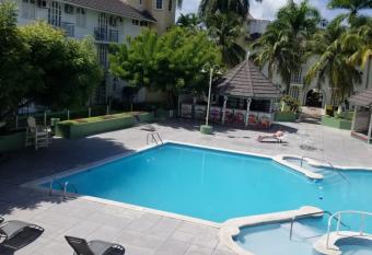 WINS On The Beach (@ Sandcastles Resort) allows 18 year olds to book a room