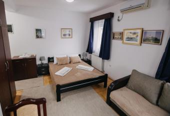 Apartman Moni has Balcony rooms