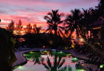 RED PEARL BEACH RESORT has Balcony rooms