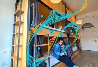 Leevin Hostel George allows 18 year olds to book a room