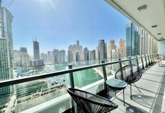 Stunning Marina View with Balcony - Airbetter has rooms with a private hot tub