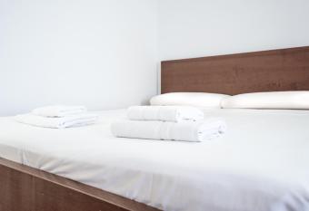 Homenfun Barcelona Studio Camp Nou II has Balcony rooms