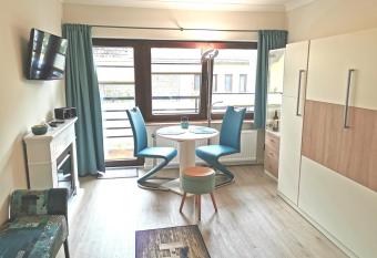 Studio Apartment 15 mit eigenem Bootssteg allows 18 year olds to book a room